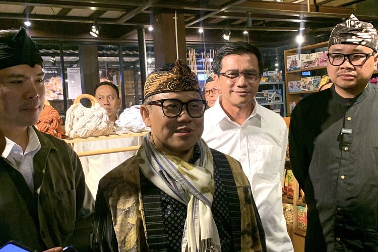 Pakai Wastra Nusantara, Cak Imin Bangga Buatan Anak Negeri Berkualitas