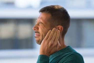 Sering Pakai Headset? Kenali Gejala Gangguan Pendengaran Sejak Dini Sebelum Terlambat