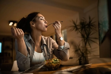 Hindari 4 Kesalahan Makan Malam Ini Jika Ingin Menurunkan Berat Badan