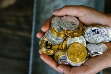 AS Serang Iran Bikin Panik Pasar Kripto, Bitcoin Amblas ke 99.000 Dollar AS