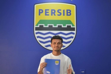 Hamra Hehanussa Resmi Berseragam Persib, Proyek Peremajaan Skuat