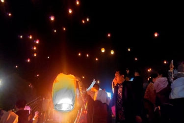 Ribuan Lampion Hiasi Langit Candi Gedongsongo Kabupaten Semarang