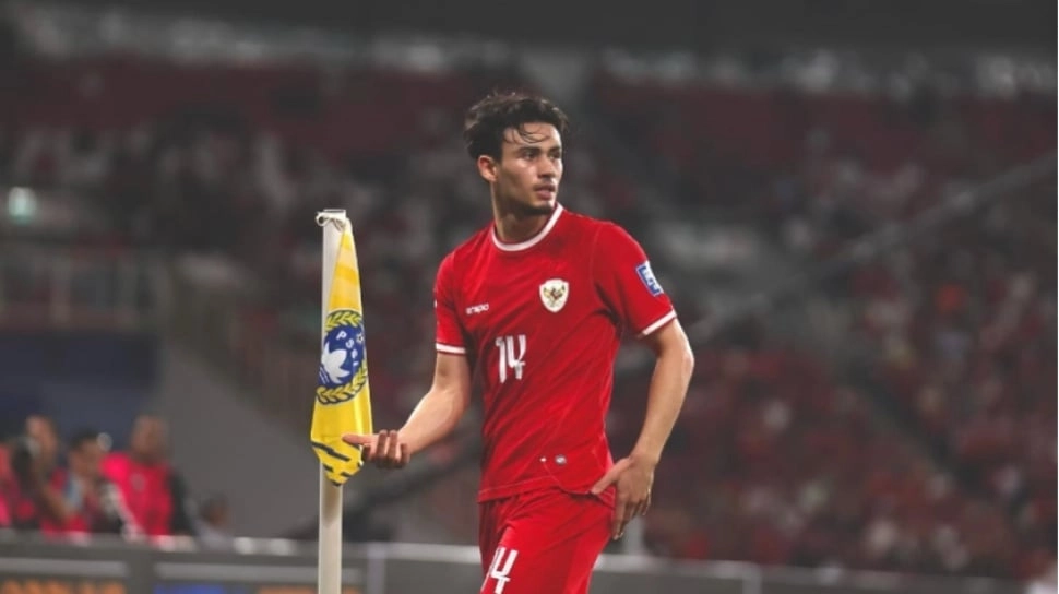 Keuntungan dan Kerugian bagi Nathan Tjoe-A-On apabila Gabung Persebaya Surabaya