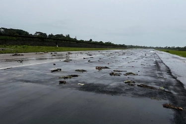 Banjir Maluku Utara, Bandara Oesman Sadik Ditutup