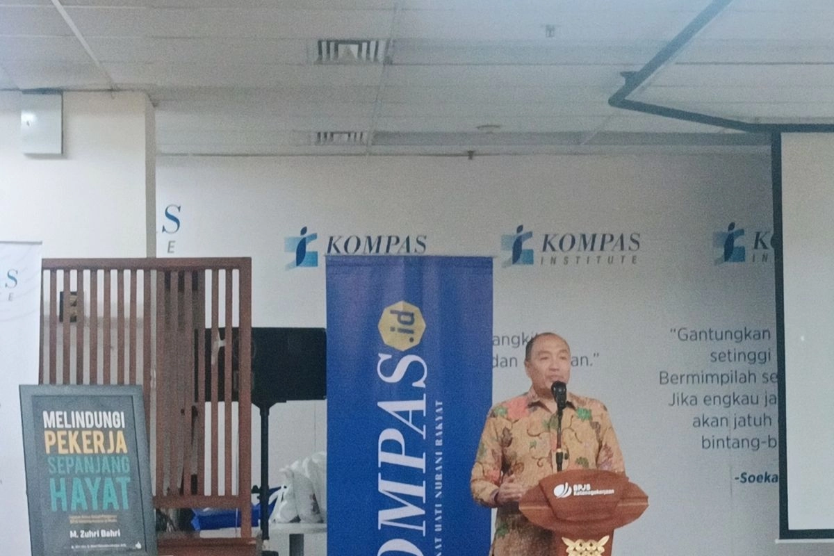 Ketua Dewas BPJS Ketenagakerjaan Luncurkan Buku ''Melindungi Pekerja Sepanjang Hayat''