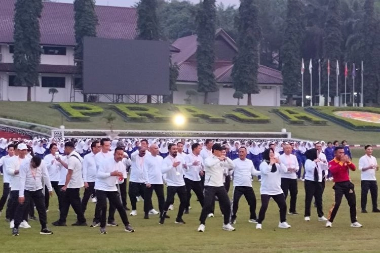 Momen Kepala Daerah Ikut Senam Pagi Saat Retreat: Telat 10 Menit, Gerakan Tak Kompak