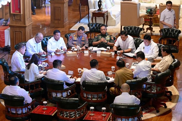 Prabowo Kumpulkan Pejabat Bidang Polkam, Bahas Antisipasi Situasi Global