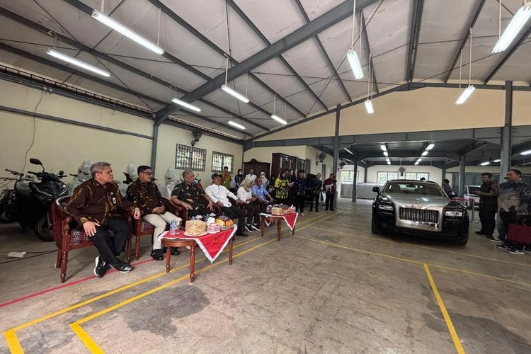 Kemensos Bakal Bangun 20 Rumah buat Warga Miskin di Makassar dari Hasil Lelang Rolls Royce