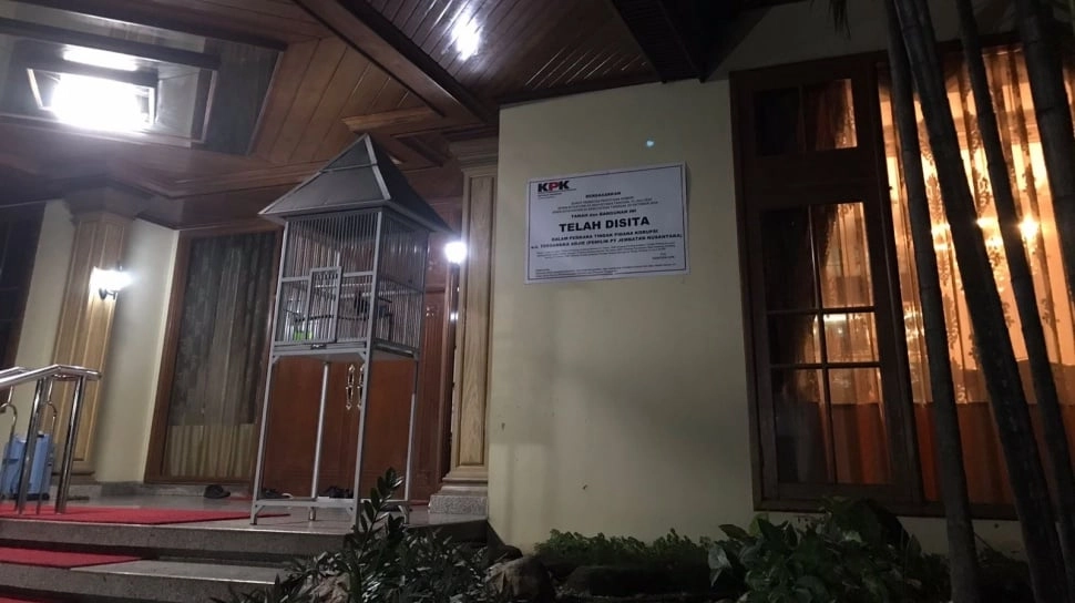 KPK Sita Maybach & Senjata Api dari Rumah Eks Dirut ASDP Terkait Korupsi Rp1,27 Triliun