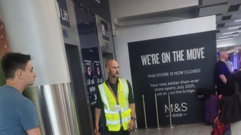 Menyedihkan! Pelatih Nathan Tjoe-A-On di Swansea City Kini Jadi Pekerja Bandara