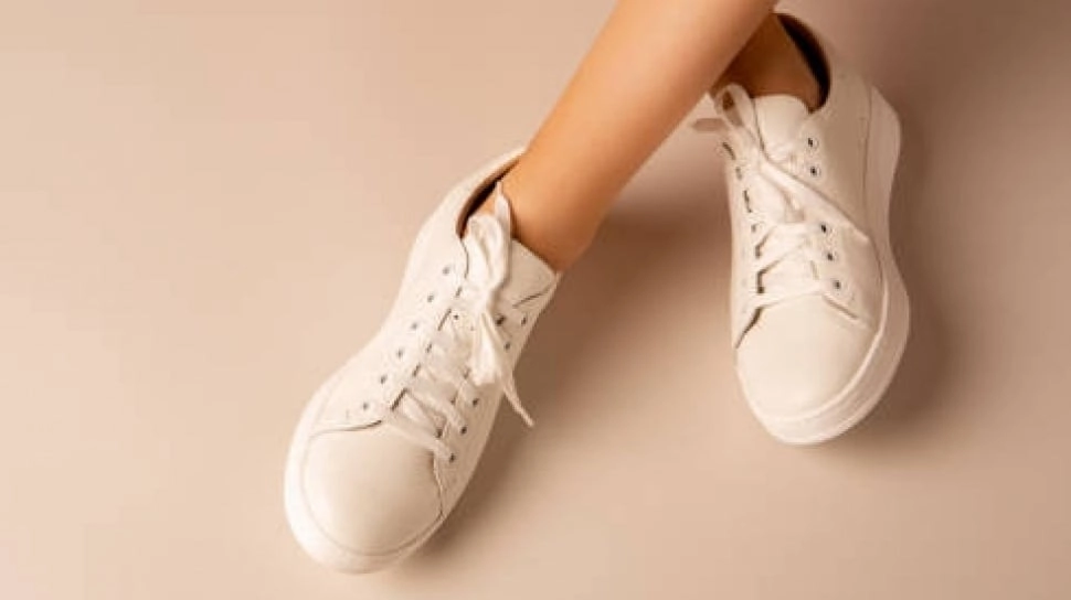 Top 4 Sepatu Putih Pancarkan Aura Old Money, Classy Sesuai Budget