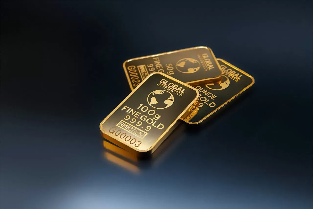 Harga Emas Dunia Melemah ke Level 3.327 Per Troy Ons, Ini Penyebabnya