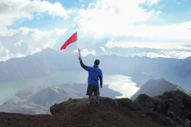 Gunung Rinjani Terkenal Ekstrem, Ini 21 Perlengkapan Wajib Sebelum Mendaki