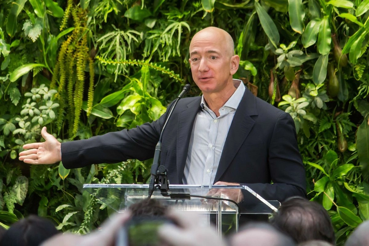 Kisah di Balik Kesuksesan Jeff Bezos, Penjual Burger yang Jadi Pendiri Amazon