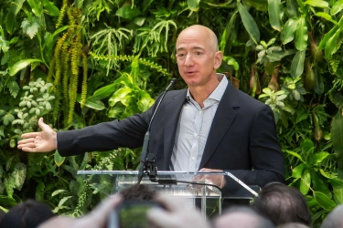Kisah di Balik Kesuksesan Jeff Bezos, Penjual Burger yang Jadi Pendiri Amazon