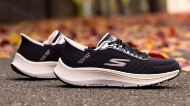 4 Rekomendasi Sepatu Olahraga Wanita Skechers: Stylish dan Nyaman untuk Sehari-hari