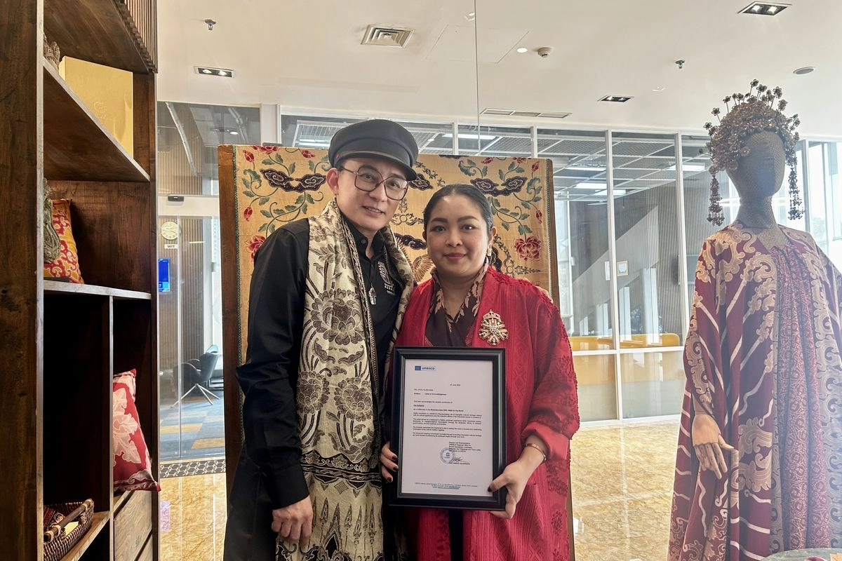 Era Soekamto dan Rinaldy A. Yunardi Raih Penghargaan UNESCO Berkat Komitmen Lestarikan Batik
