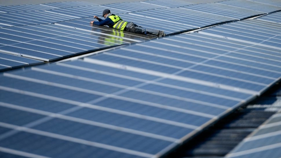Panel Surya Generasi Baru: Terobosan Fisika yang Bisa Merevolusi Energi Bersih