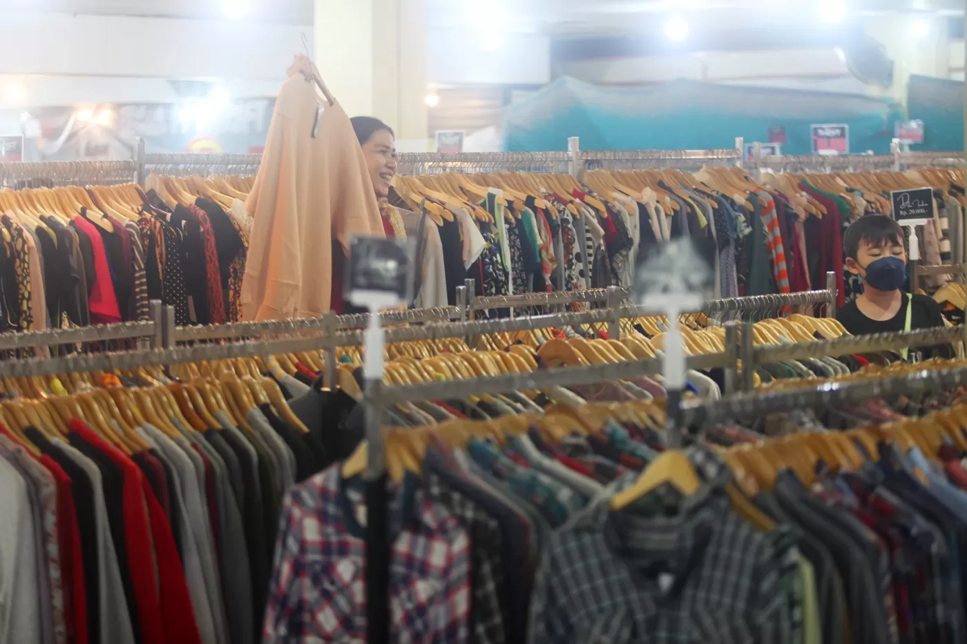 Berburu Baju Branded, Ini 7 Lokasi Thrifting Favorit di Jakarta yang Patut Kamu Coba!