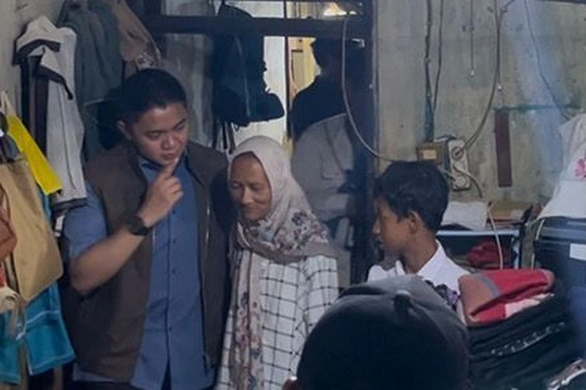Di Depan Seskab Teddy, Ibu Ini Curhat Hanya Berpenghasilan Rp 1,5 Juta Per Bulan, tapi Hidupi 5 Orang di Rumah