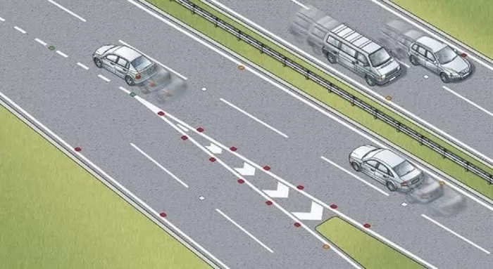 Bukan Merek Perusahaan Minyak, Kenali Fungsi Marka Chevron yang Sering Kita Lihat di Jalan Tol