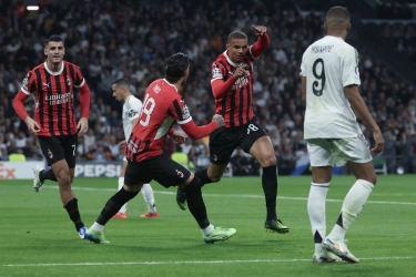 Bek AC Milan Tolak Tawaran Como demi Kembali ke Bundesliga