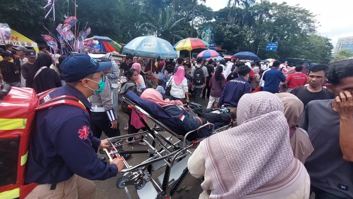 Berdesak-desakan di Monas Nonton Hari Bhayangkara, Sejumlah Pengunjung Pingsan