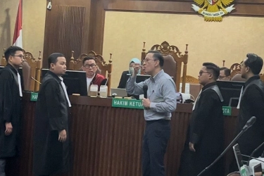 Di Depan Hakim, Tom Lembong Makan Gula Rafinasi yang Dianggap Jaksa Berbahaya