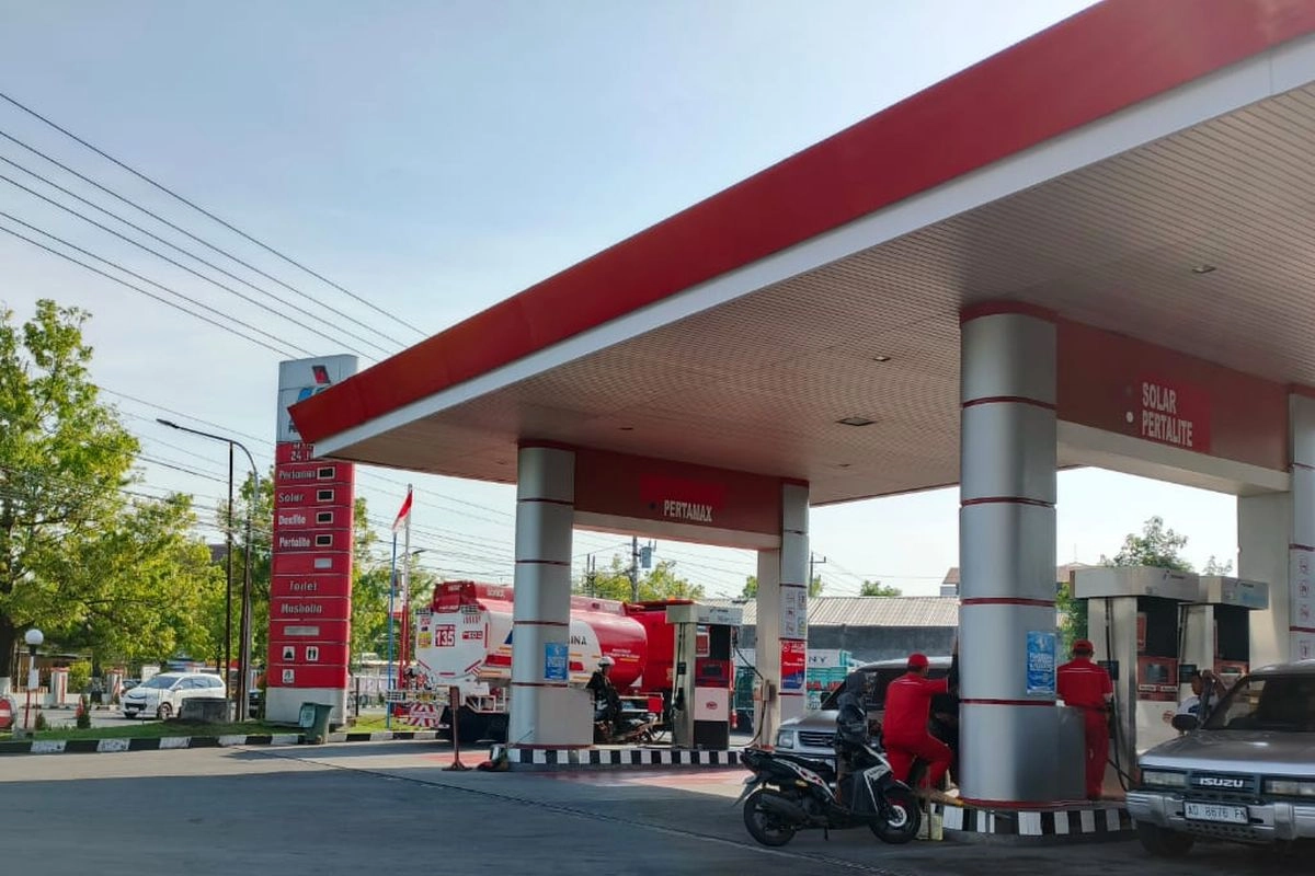 Kenaikan BBM Non-Subsidi Dikeluhkan Warga, Ada yang Mulai Beralih ke Kendaraan Listrik