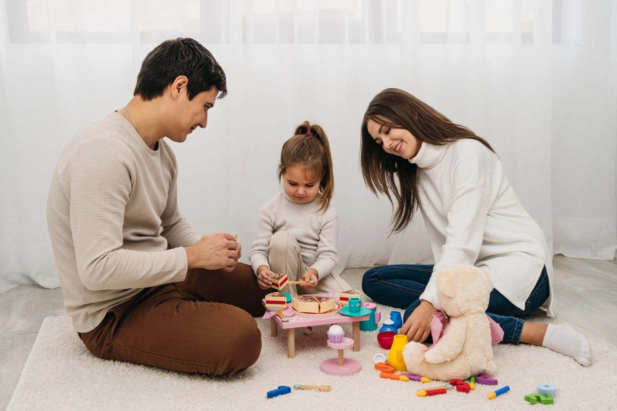Peran Ayah dan Ibu dalam Bonding Time Anak, Mana yang Lebih Penting?