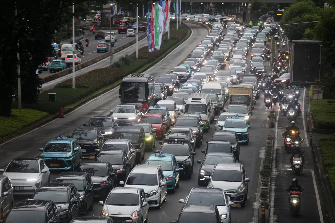 8 Tips Hindari Kemacetan saat Pulang Kerja, Strategi Cerdas Biar Tetap Nyaman di Jalan