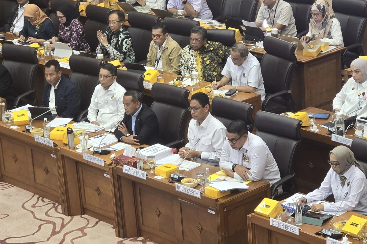 Bahlil Curhat ke Prabowo: Saya Menteri Bapak yang Belajar Pakai Petromak, Kelihatan Hitam kalau Tidak Mandi