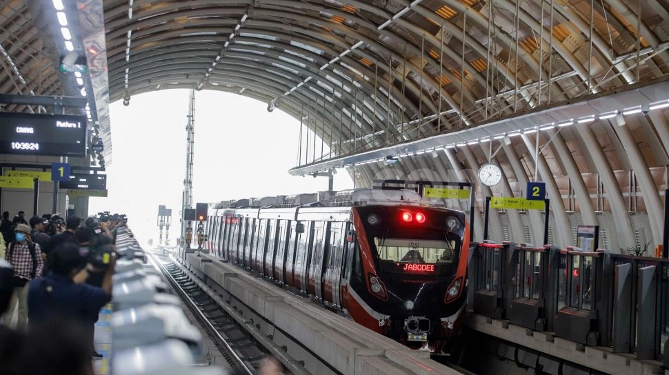 Rumah dan Tanah di Sekitar LRT dan MRT Jakarta Laris Manis, Permintaan Meroket!