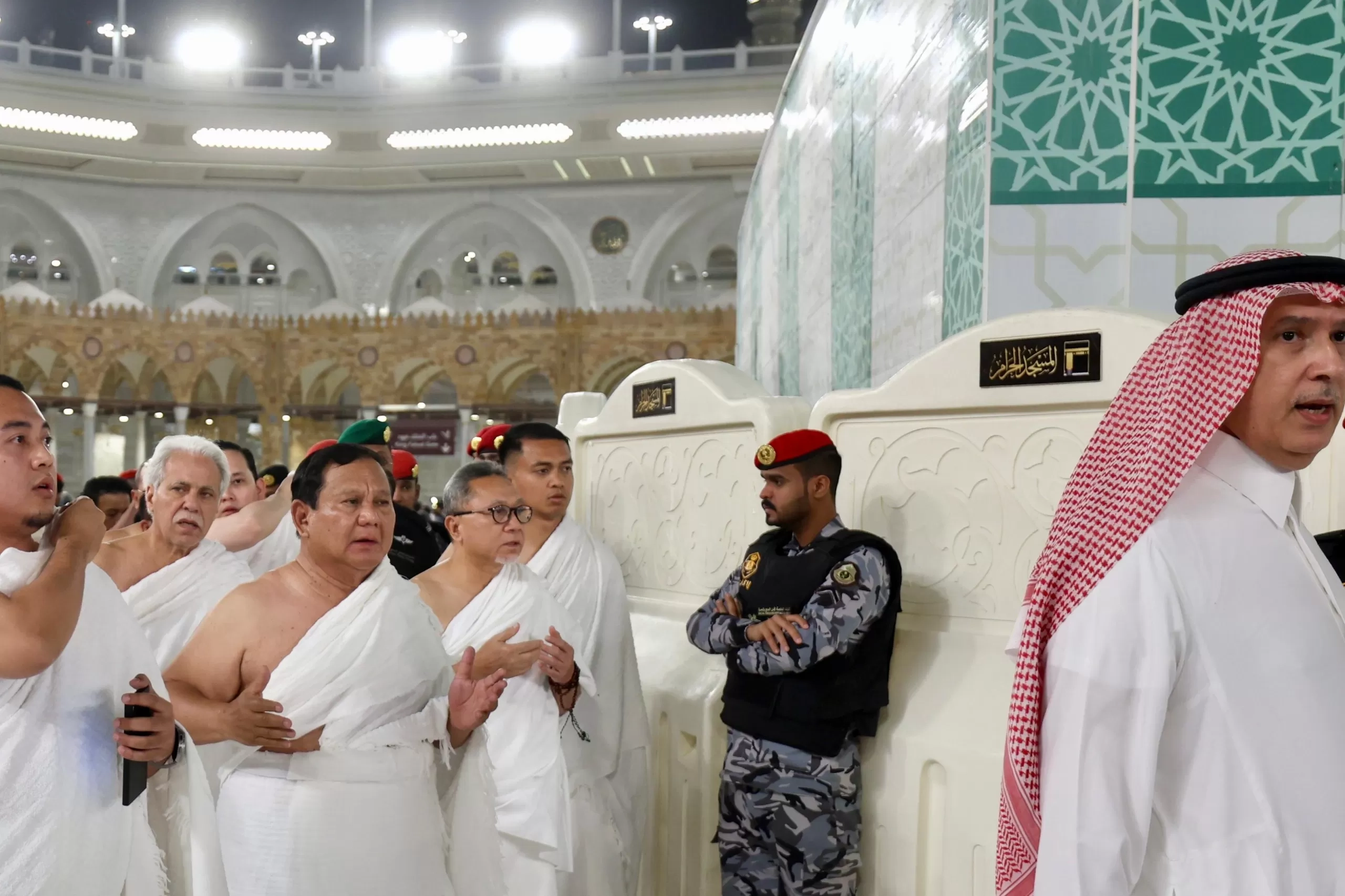 Kunjungan Kerja ke Arab Saudi, Presiden Prabowo Sempatkan Umrah dan Cium Hajar Aswad hingga Masuk ke Dalam Kakbah