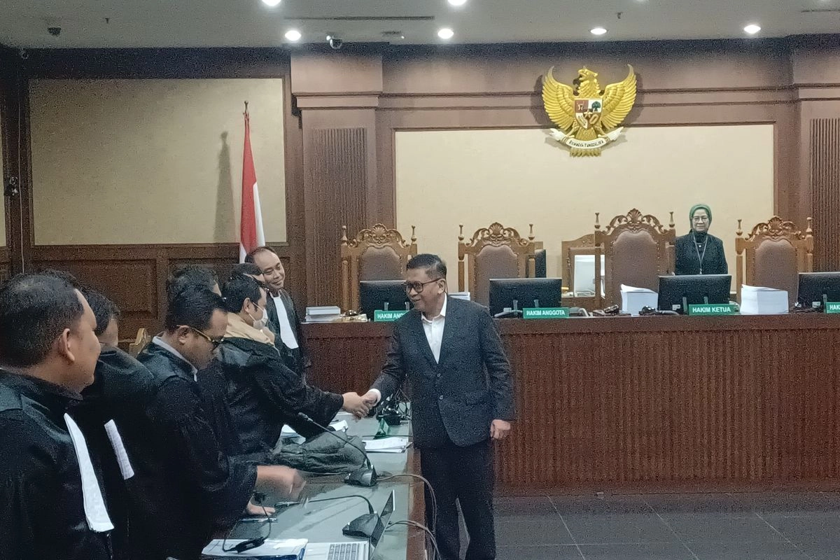 Hasto Salami Jaksa Usai Dituntut 7 Tahun Penjara