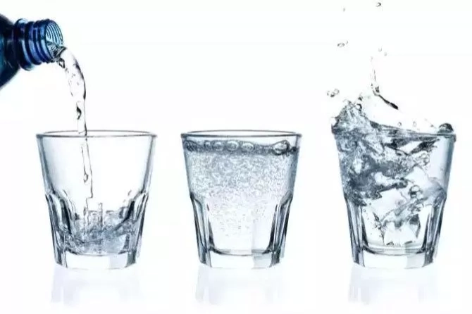 Lebih dari Menyeimbangkan Kadar Asam dan Basa Tubuh, Simak Manfaat Lain Minum Air Alkali Sehari-hari