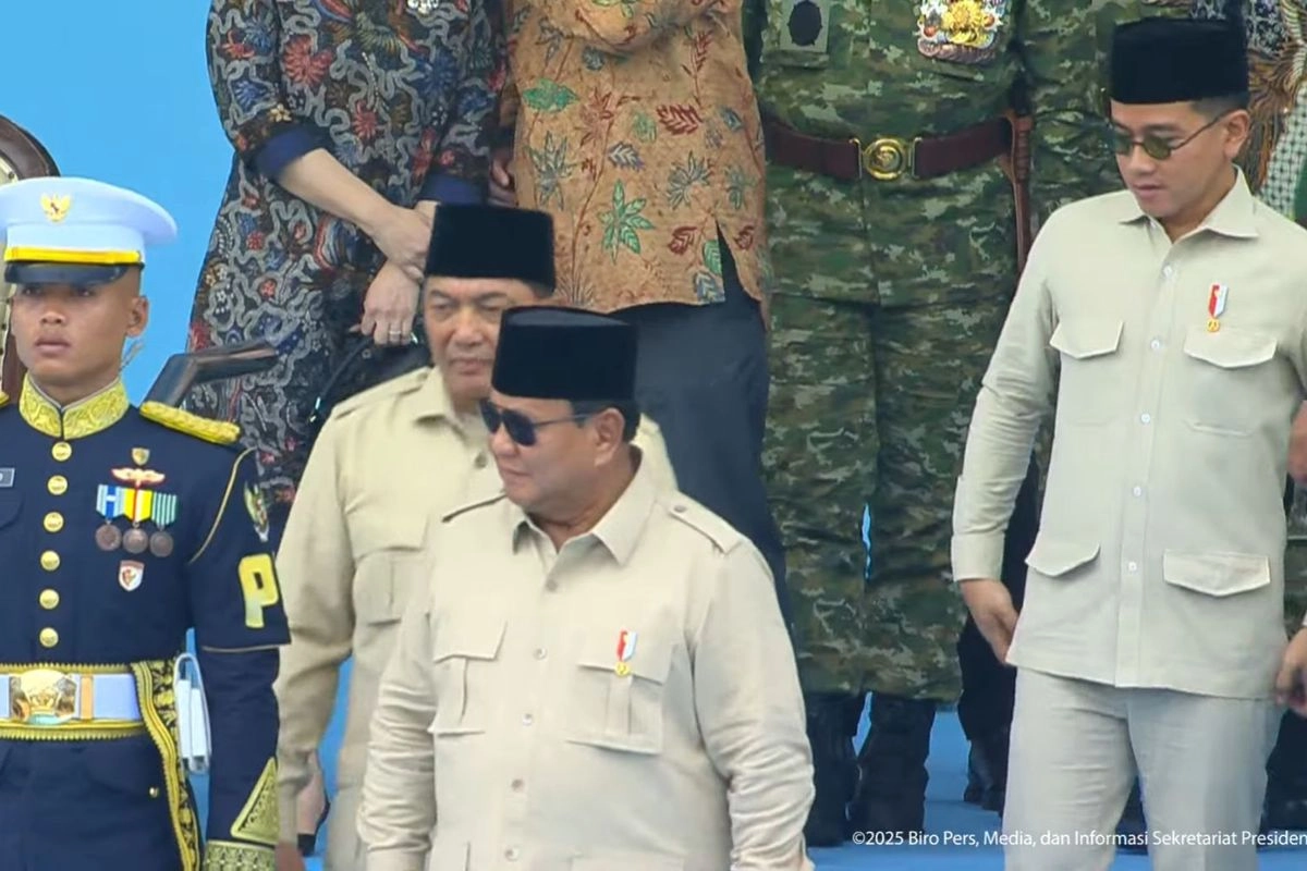Ketika Gibran ''Kembaran'' dengan Prabowo di HUT TNI