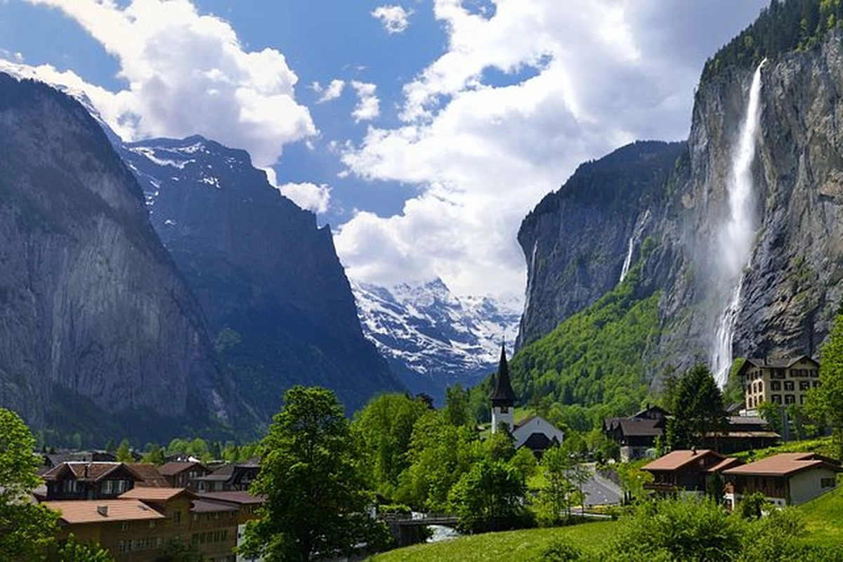 Tempat El Rumi Lamar Syifa Hadju, Lauterbrunnen di Pegunungan Alpen Swiss