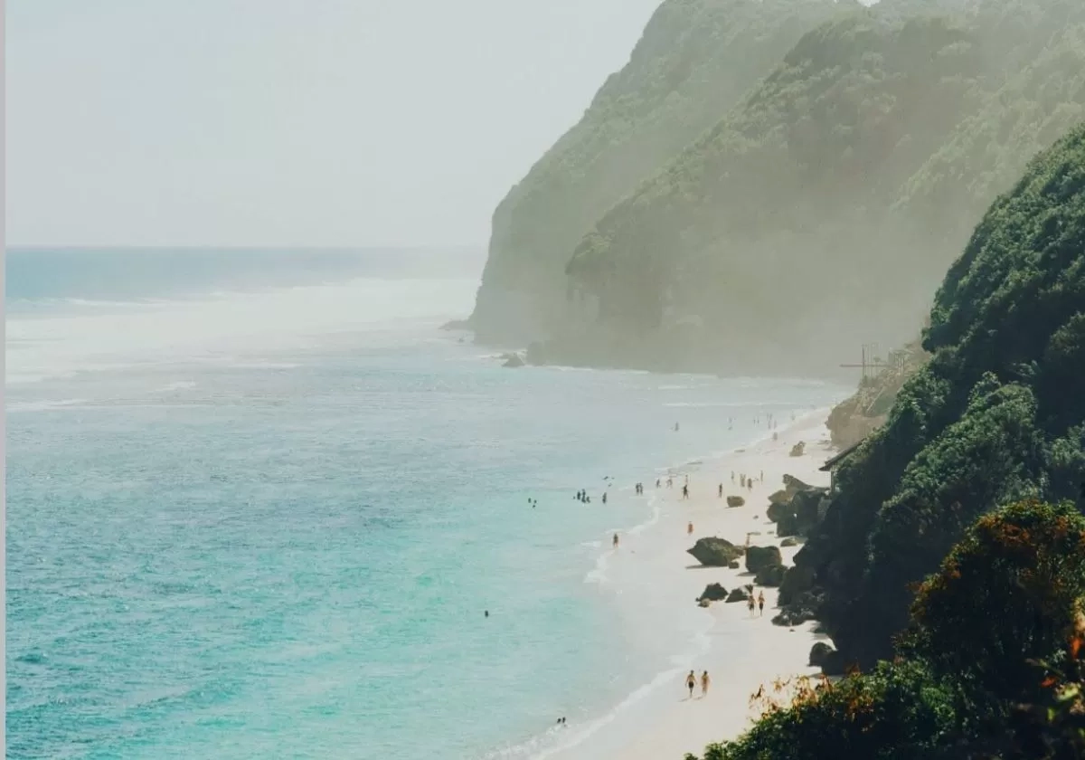 5 Pantai Hits di Uluwatu dengan Akses Mudah, Cocok untuk Liburan Santai Bersama Keluarga