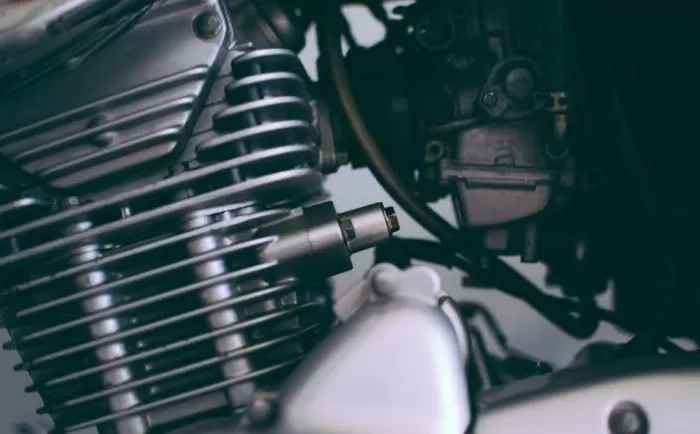 Motor Mogok Mendadak? Ini 7 Biang Kerok Tersembunyi yang Bikin Motor Kamu Mati di Jalan!