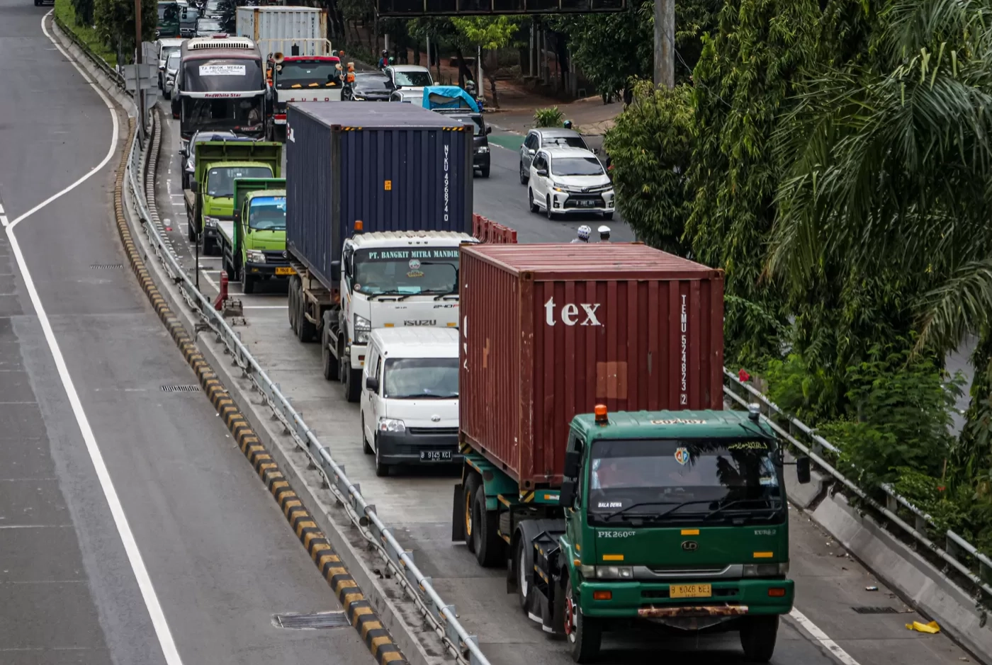 Kemnaker Ingatkan Jam Kerja Sopir Logistik Maksimal 8 Jam, Wajibkan Pengusaha Pakai 2 Sopir untuk Trayek Jauh