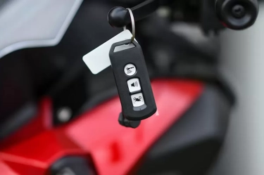 Kunci Kontak Motor Kamu Seret? Ini 4 Trik Cepat Agar Motor Nggak Mogok di Jalan