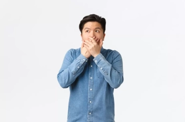 Sering Cegukan Setelah Makan? Ini Penjelasan dan Cara Mengatasinya Menurut Dokter