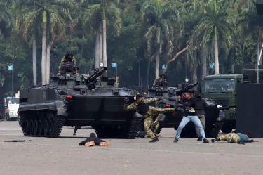 Hari Ini Keluarga 2 Prajurit TNI yang Gugur dalam Rangkaian Peringatan HUT ke-80 TNI Terima Santunan Duka Cita