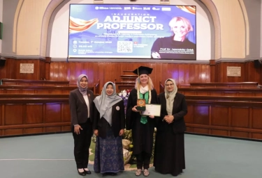 Unair Kukuhkan Profesor dari Leiden University, Perkuat Riset Kusta dan Penyakit Tropis