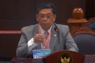 Saat Perwakilan DPR Tiba-tiba Minta Minum di Tengah Sidang Uji Materi UU TNI