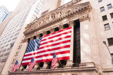 Wall Street Ditutup Bervariasi, Indeks S&P 500 dan Nasdaq Cetak Rekor Intraday