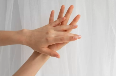 Mengenal Alien Hand Syndrome: Mengapa Tangan Bisa Bergerak Sendiri dan Apa Kaitannya dengan Kerusakan Otak?