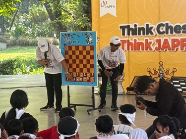 Populerkan Catur di Kerumunan Masyarakat, Japfa Gelar Fun Chess Games bersama GM Susanto Megaranto