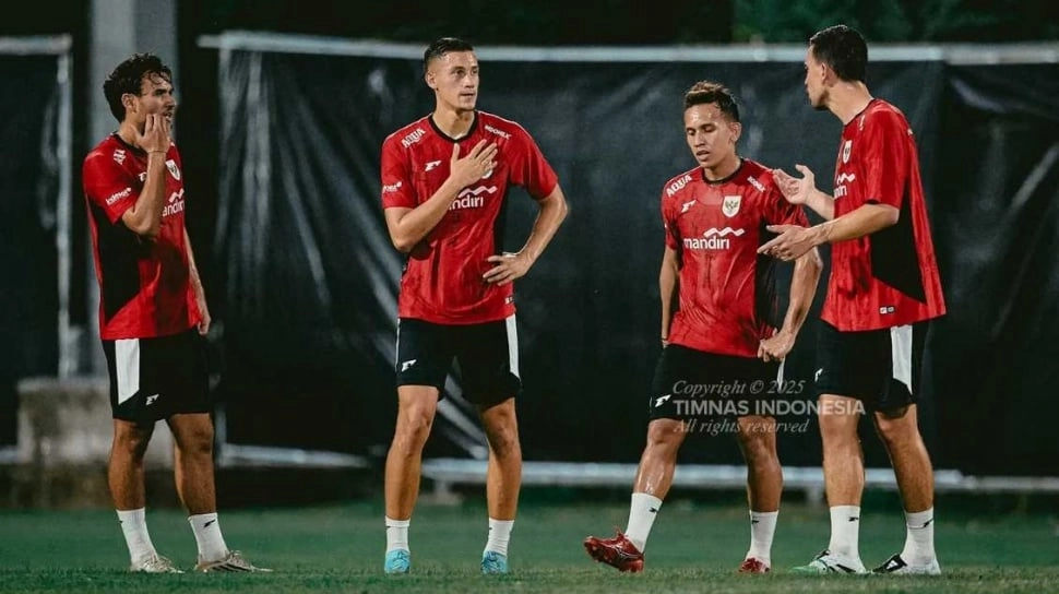 Rumor Besar Datang Ganggu Jay Idzes Jelang Persiapan Timnas Indonesia vs Irak